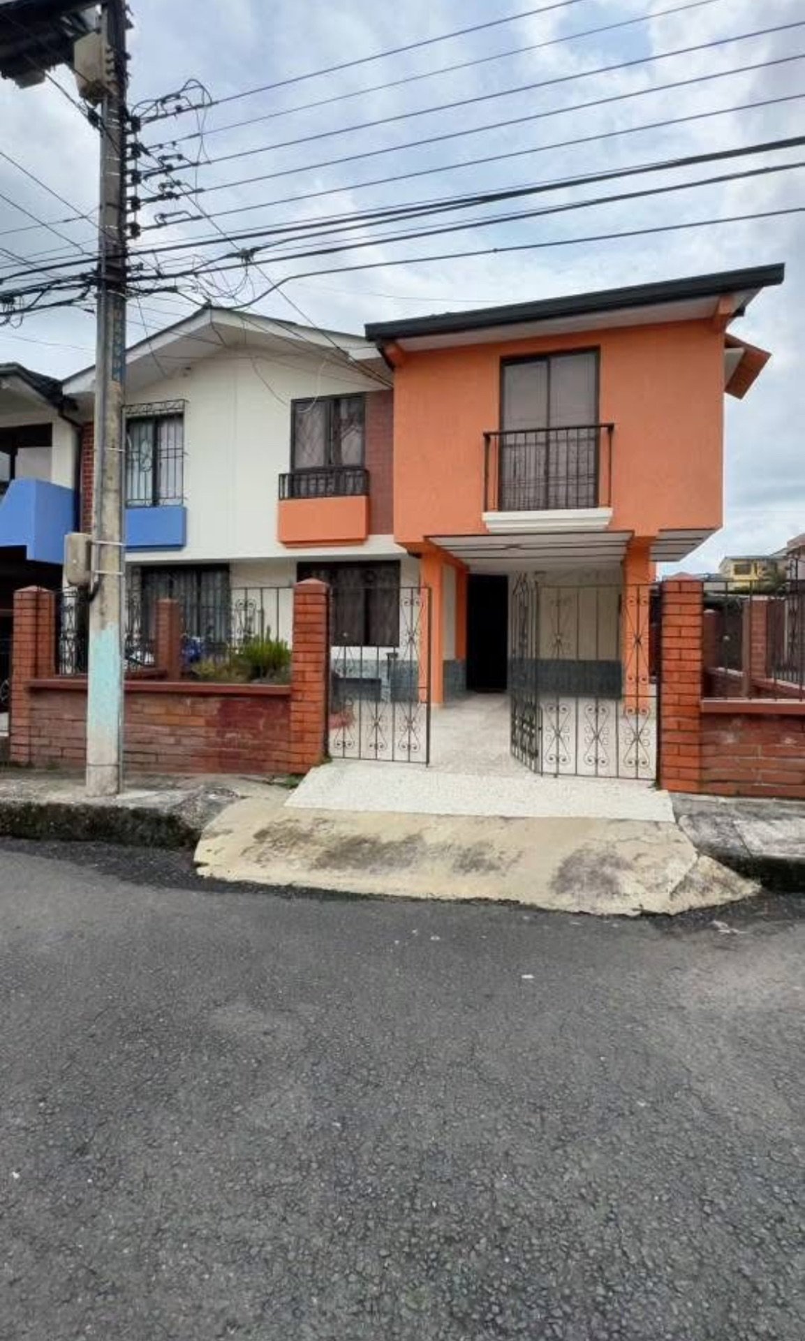 Casa esquinera y apto independiente sector vía al bosque  - Foto 1